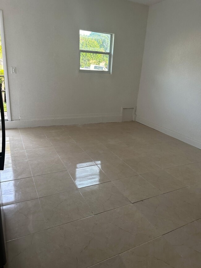 Building Photo - 8056 Buttonwood Cir