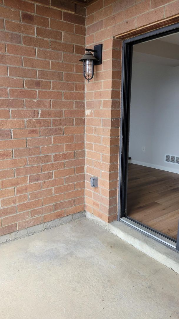 Building Photo - Amazing North Side Condominium
