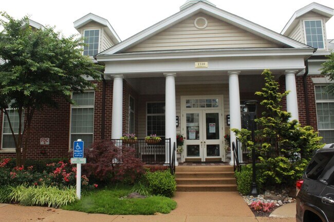 Building Photo - The Gates Of McLean Condo for rent - 2 BR'...