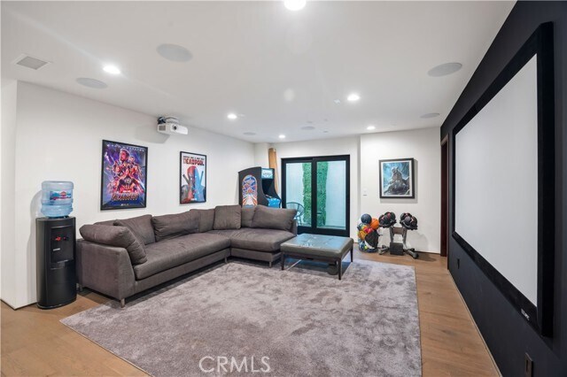 Building Photo - 332 Avenue E