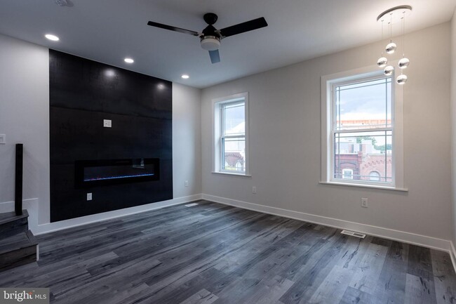 Building Photo - 1261 N 29th St
