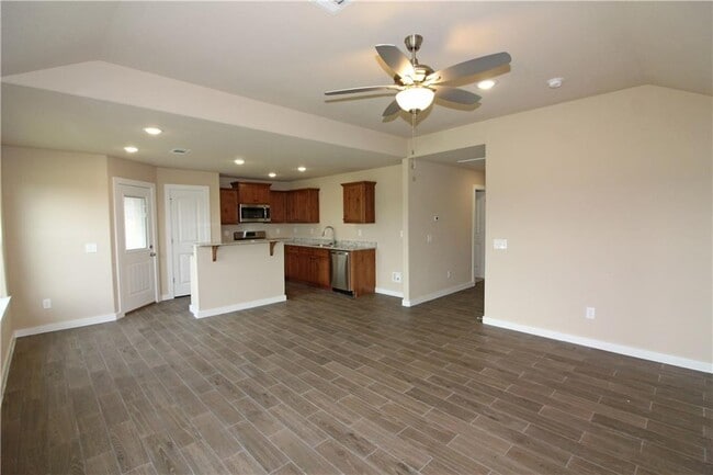 Building Photo - 471 Barbet Dr