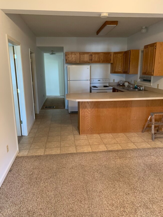 Building Photo - 602 Maple Building Photo - 602 Maple