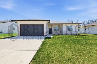 Building Photo - 525 Elmwood St