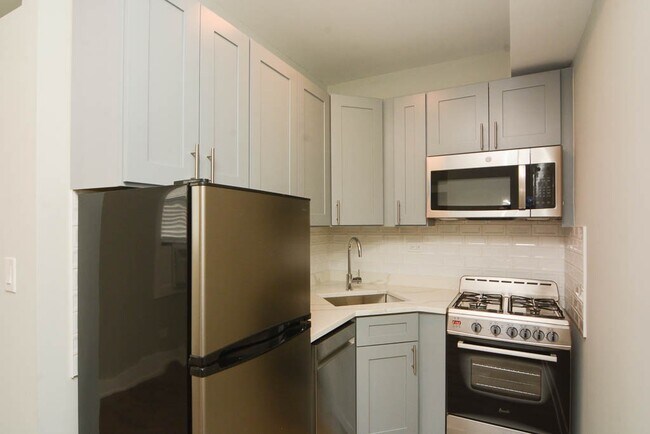 Foto del edificio - 545 W Belmont Ave