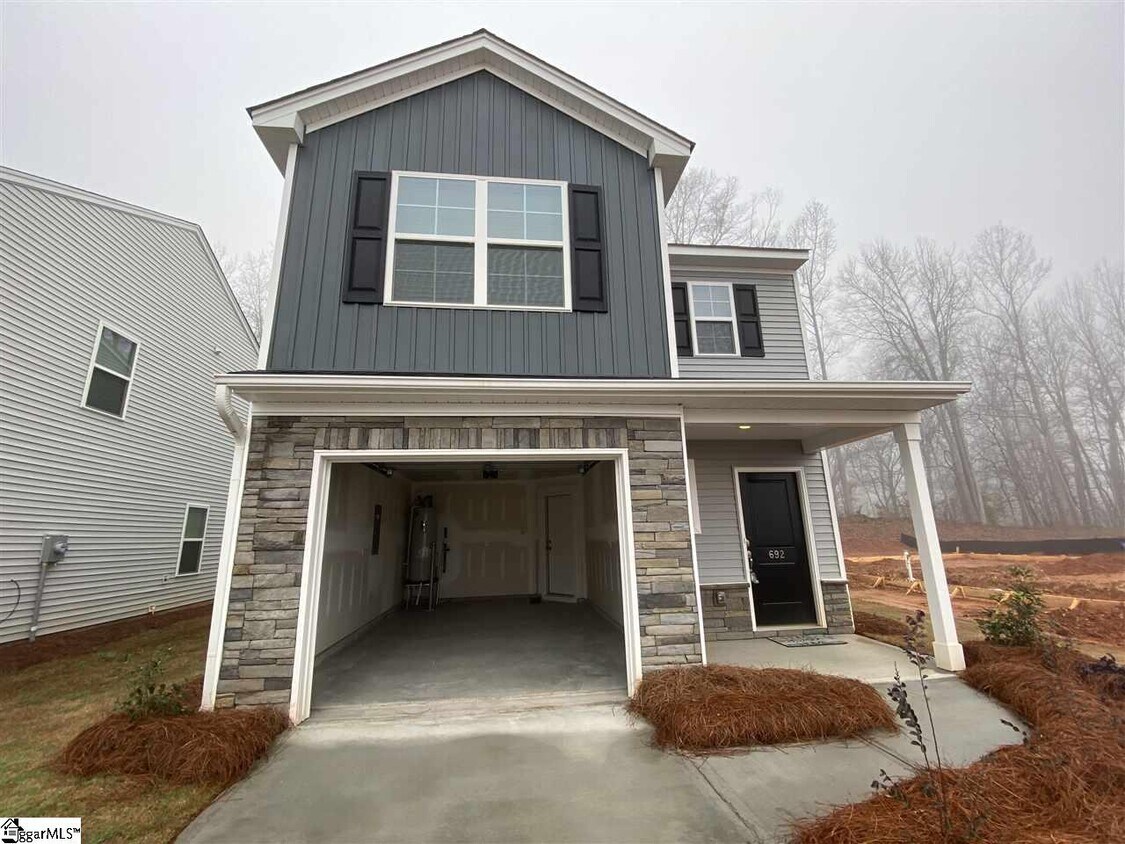 Primary Photo - 692 Millsgate Cir