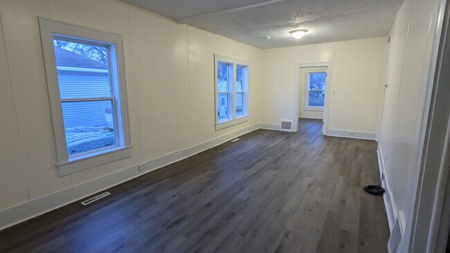 Building Photo - 717 Young Ave