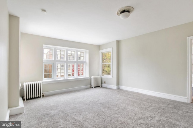 Building Photo - 613 W 10th St