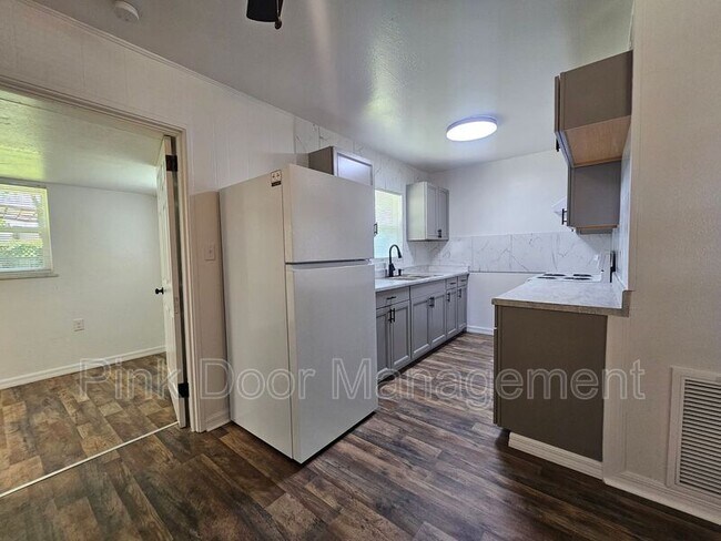 Foto del edificio - 2111 Parkview Ave
