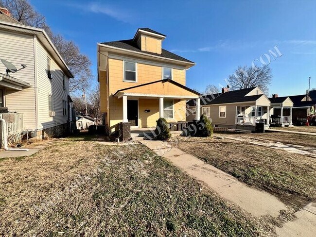 Foto del edificio - Cozy 4 Bed 2 Bath Home in KCK-Available NOW!!