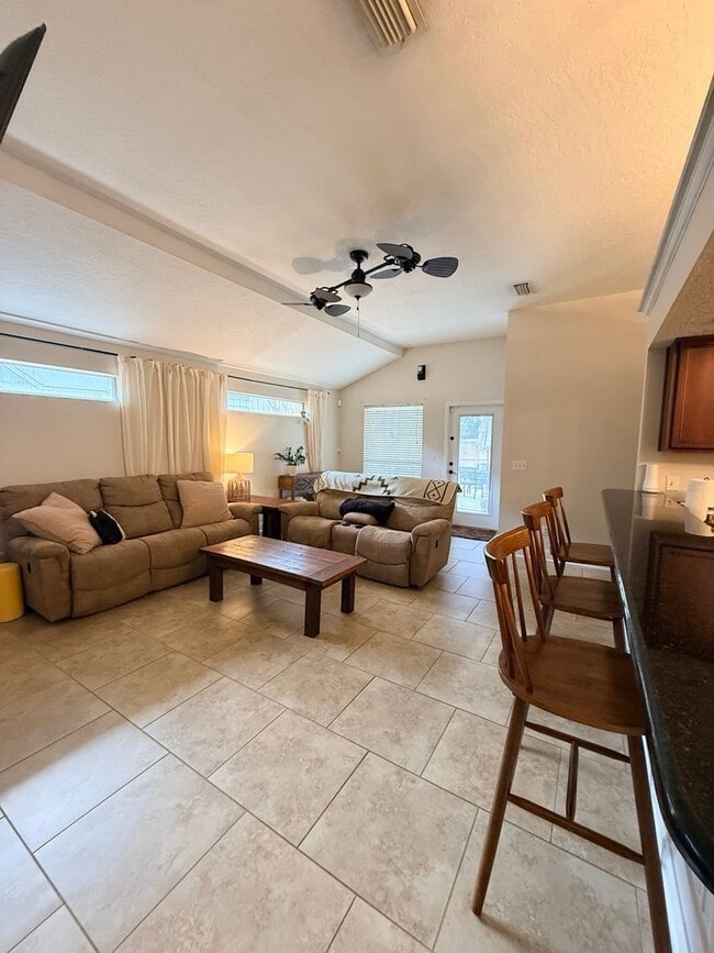Building Photo - PRIME location Kenwood home with a great backyard!