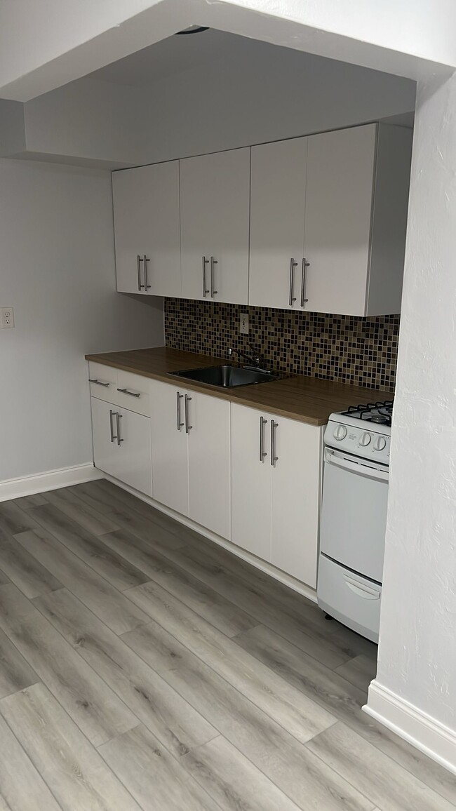 Building Photo - 6844 Harding Ave