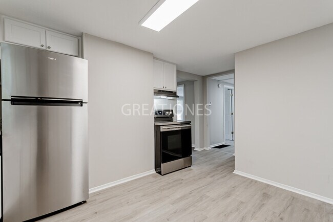 Building Photo - NOW OFFERING 1-MONTH FREE OFF FIRST FULL M...