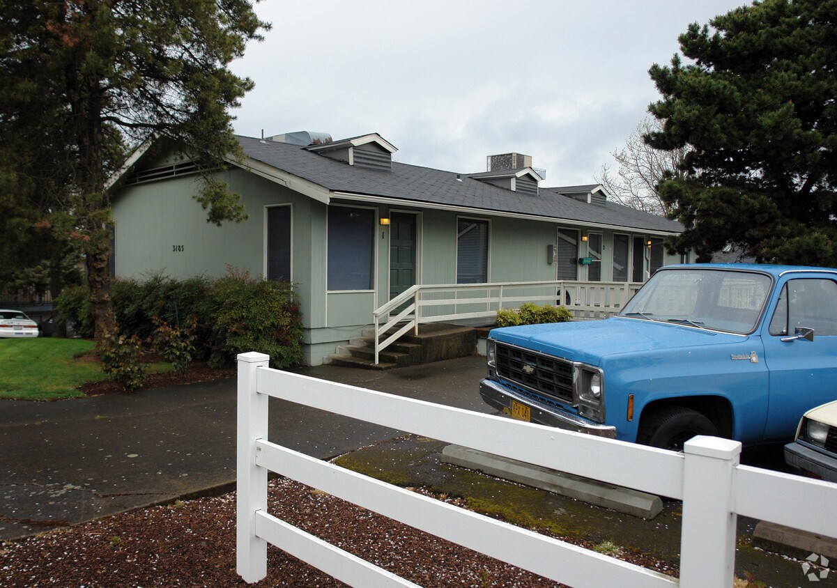 Building Photo - 3185 Willamette St