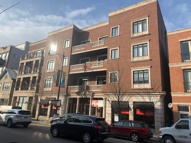 Building Photo - 1442 W Fullerton Ave