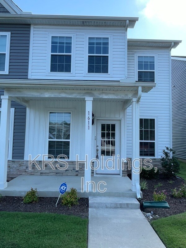 Foto principal - 1611 Independence Blvd