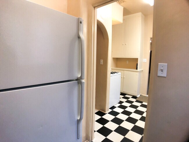 Foto del edificio - 6346 Greenleaf Ave