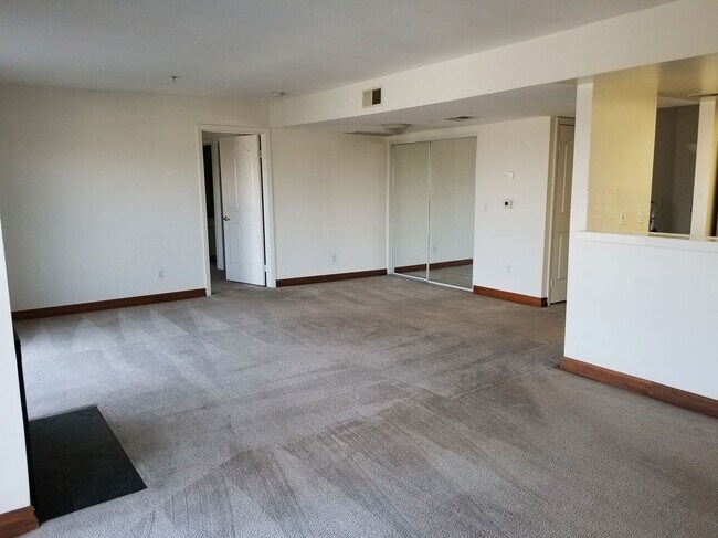 Building Photo - 4760 Templeton St