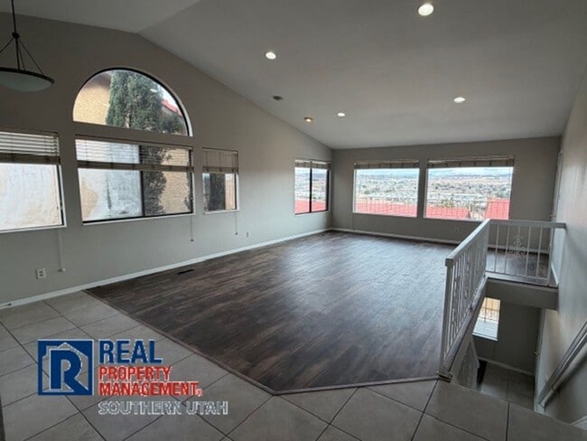 Building Photo - Garden South Condo with Views