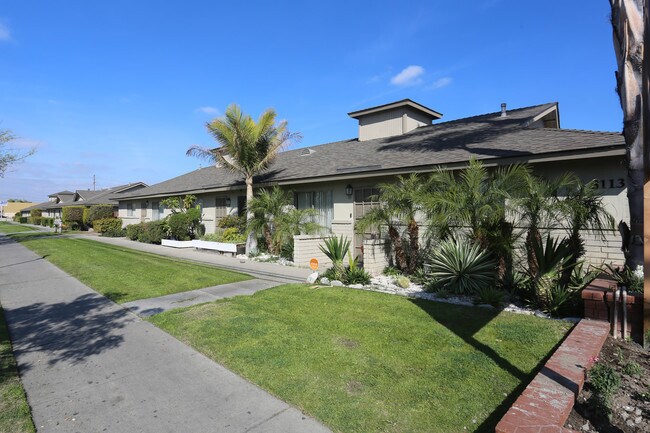 Building Photo - Continental Gardens Apartments