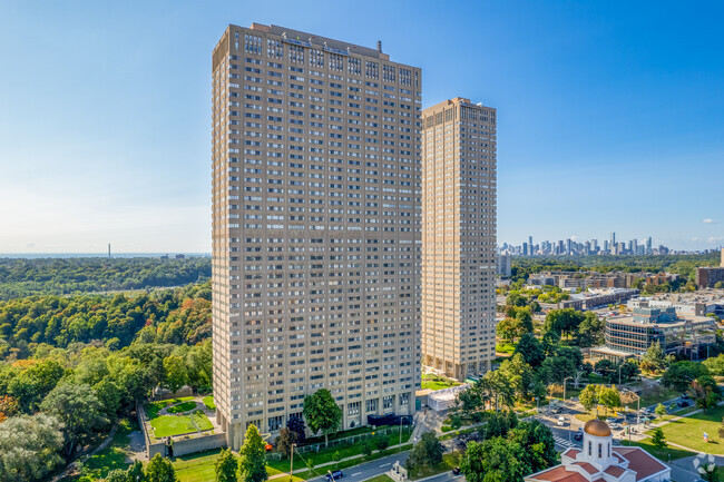 Building Photo - Leaside Towers