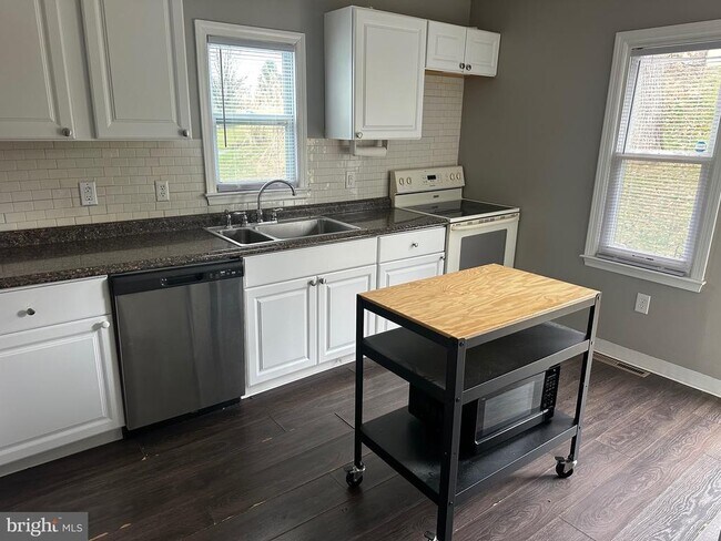 Foto del edificio - 64 Church Rd