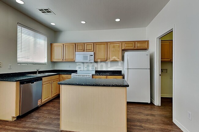 Foto del edificio - 17403 W Langer Ln