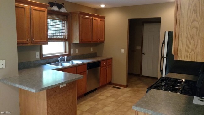 Building Photo - 62915 Planeville Ave