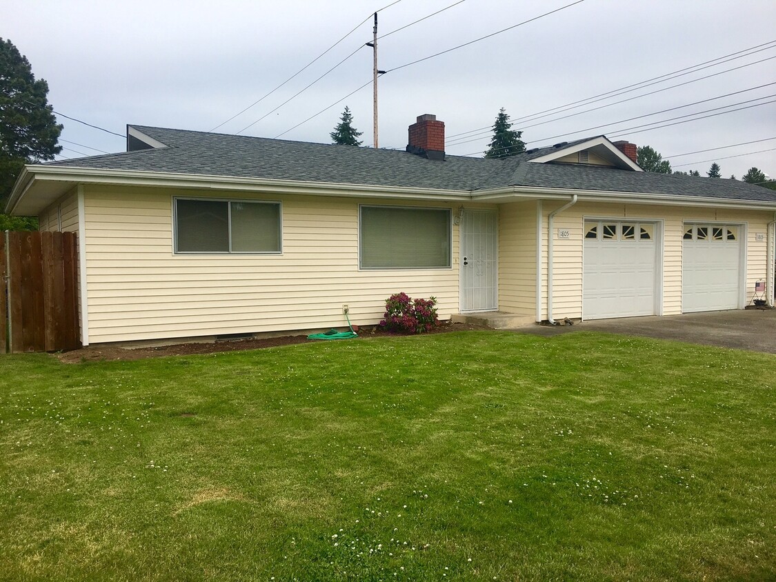 Primary Photo - Charming 2BD Duplex in a Prime Vancouver L...