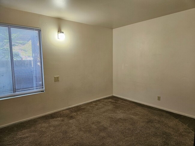 Building Photo - 320 S 700 E