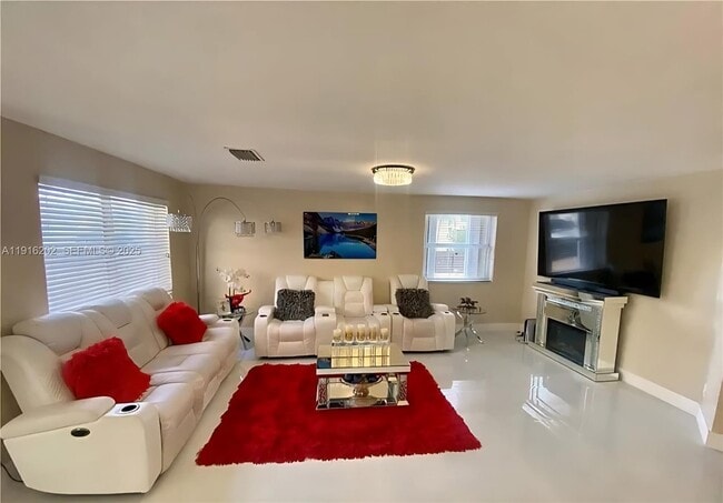 Foto del edificio - 8568 SW 211th Terrace