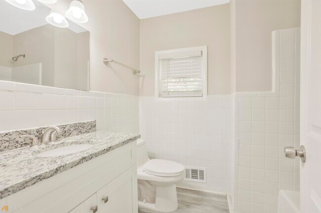 Building Photo - 2398 Lilla Cir SW