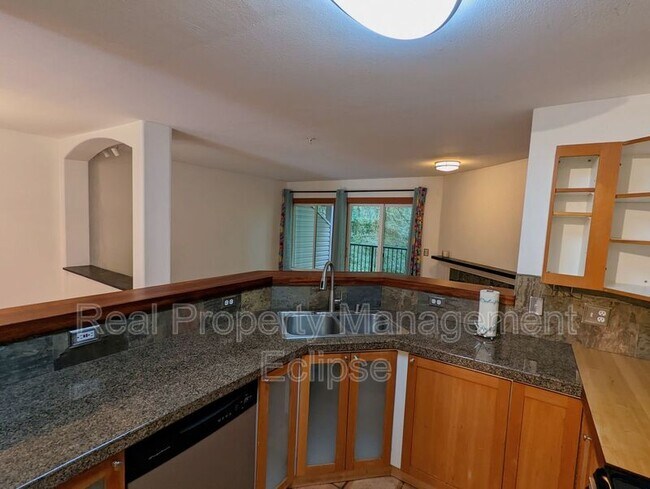 Foto del edificio - 5000 NW Village Park Dr