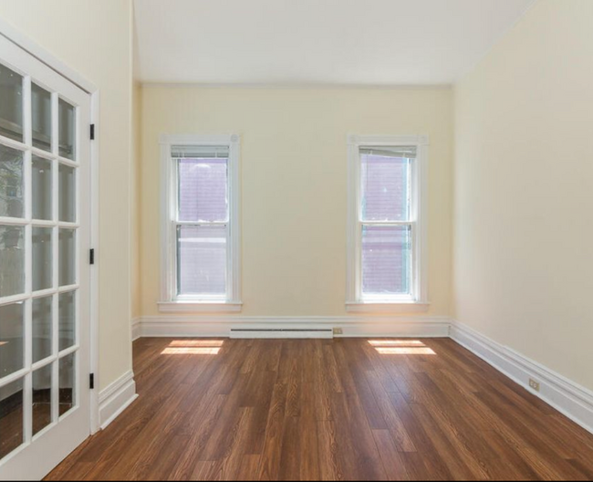 Building Photo - 1216 S Westnedge Ave