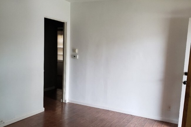 Sala de estar - 215 N Myers St