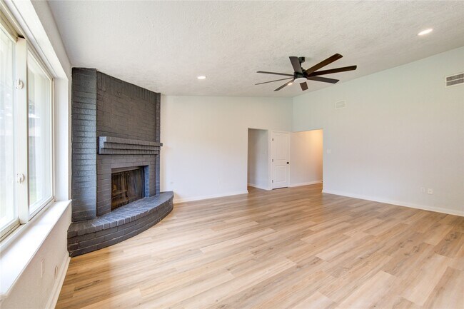 Building Photo - 21319 Park Green Dr