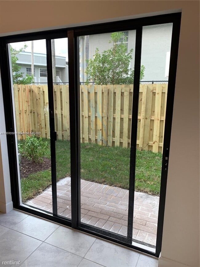 Building Photo - 3 br, 3 bath Townhome - Via Ventura