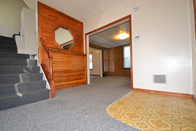 Building Photo - 369 Sherman St