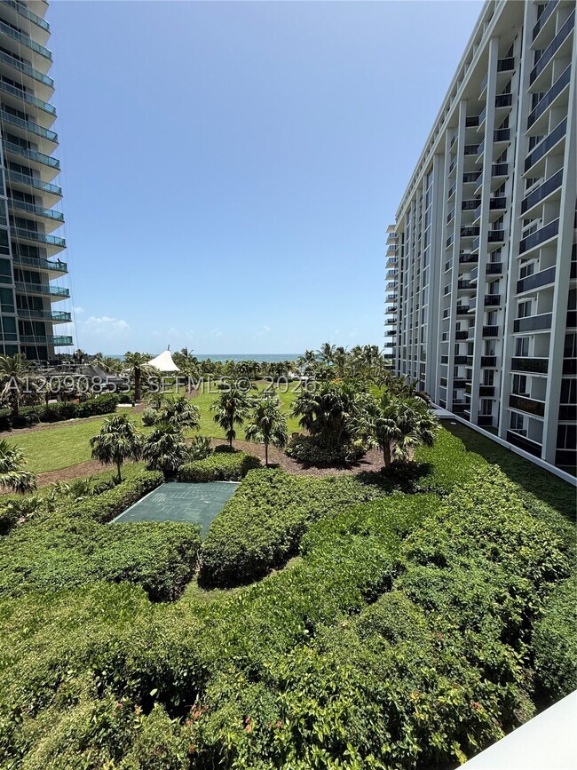 Building Photo - 10275 Collins Ave