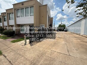 Building Photo - 2724 Crossview Dr