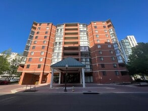 Building Photo - 1001 N Randolph St