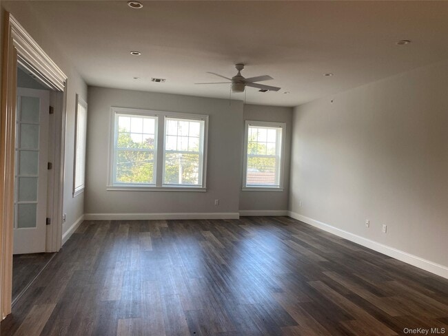 Building Photo - 840 Montauk Hwy