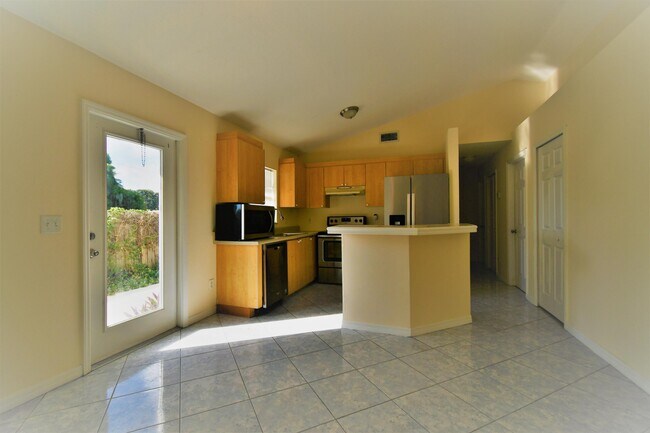 Foto del edificio - 5348 SE Driftwood Ave