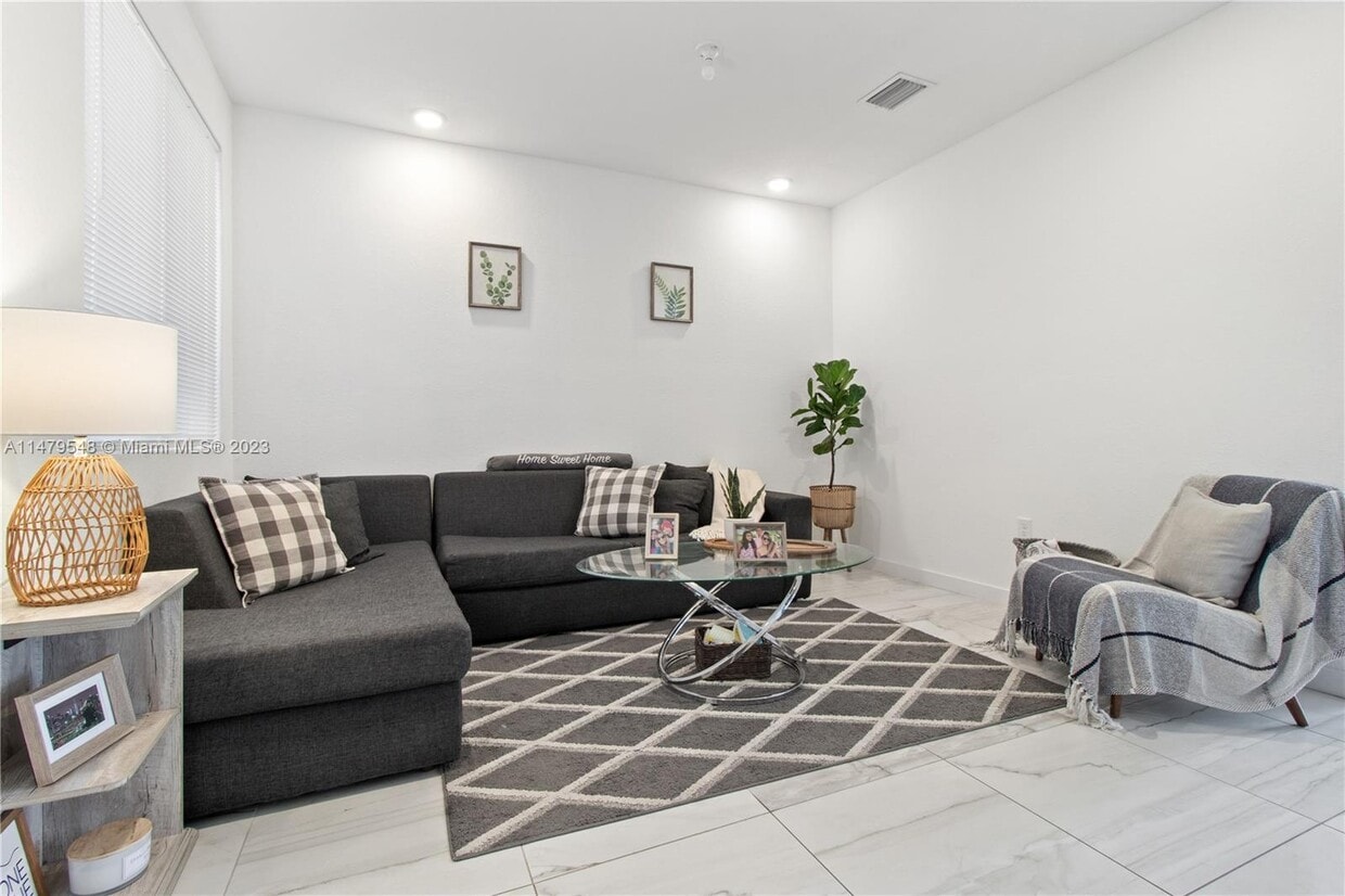 Foto del edificio - 1084 SE 23rd Ave