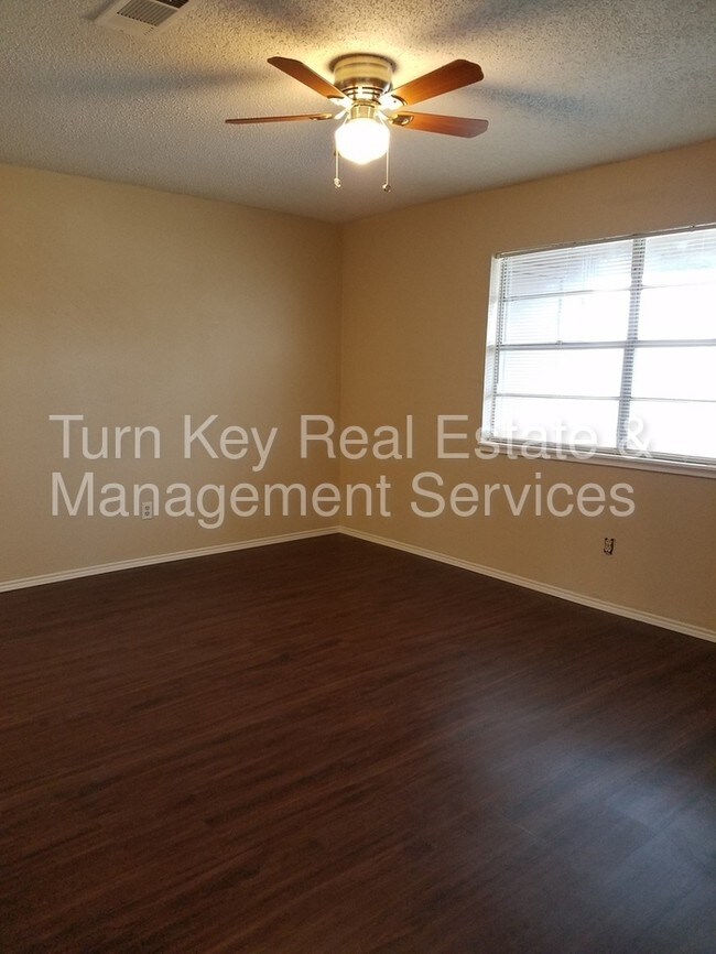 Foto del edificio - 5518 Old Granbury Rd