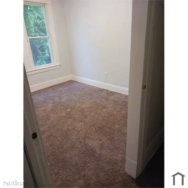 Building Photo - 3 br, 1 bath Duplex - 3675 Independence Ro...