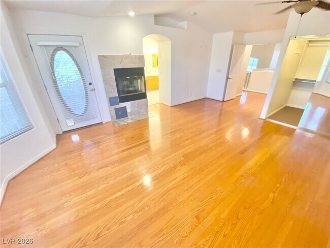 Foto del edificio - 8412 Bay Crest Dr