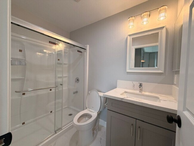 Foto del edificio - 5256-5260 Groveland Drive