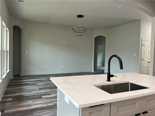 Building Photo - 1737 Marsha Dr