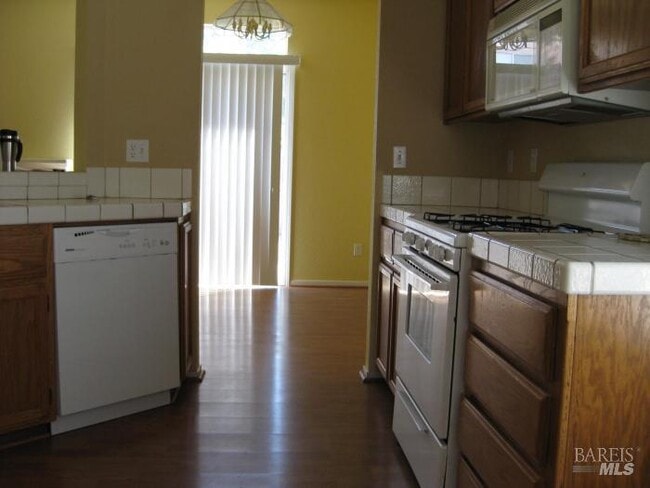 Building Photo - 1616 Paseo Flores Dr